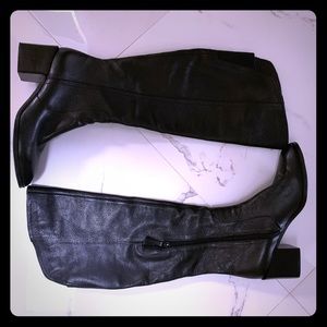 Pour la Victoire Felicia Pebbled Boots